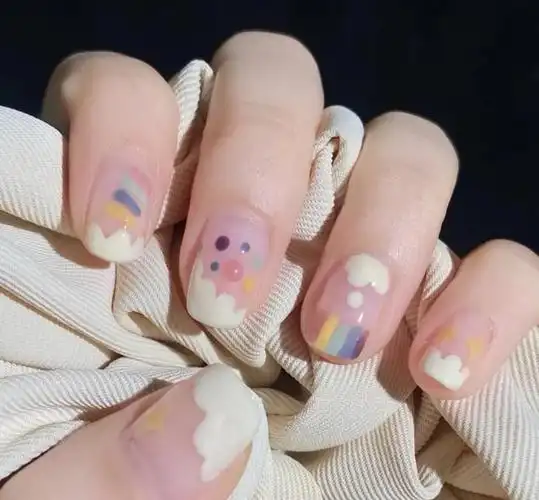 这款美甲可以给元气满满的夏天增加一点活力,很适合学生党,可爱又有趣