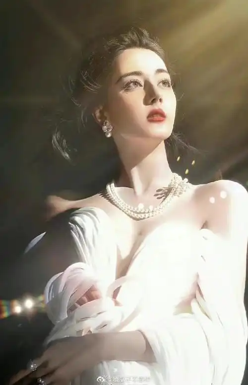 迪丽热巴大明星的星光