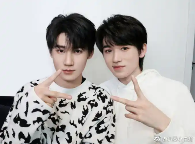 宋亚轩晒合照为张真源庆生