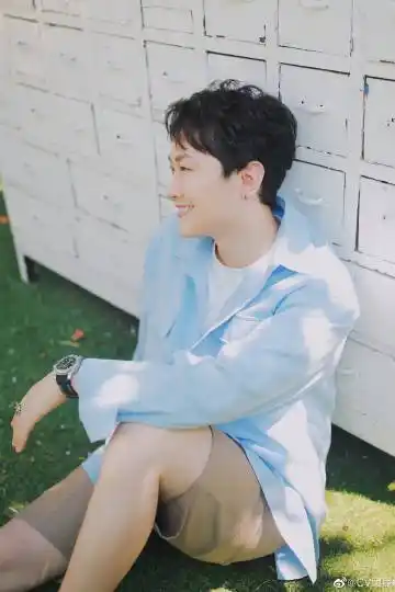 我来交作业啦cv顾辰欠了得有730天的九宫格,终于凑齐了.