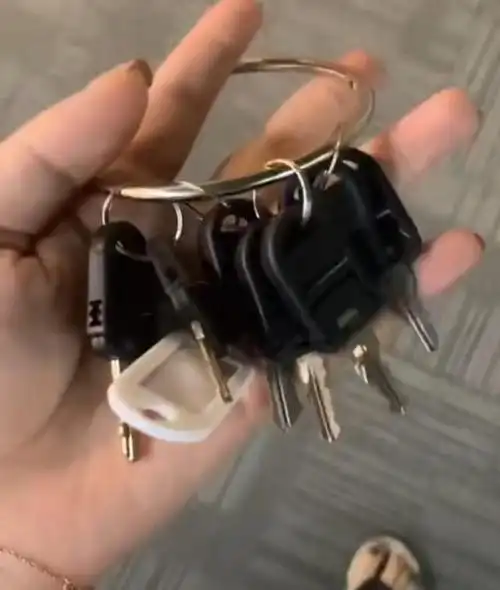 广州90后包租婆拥有400栋楼身价过百亿引发热议本人作出回应