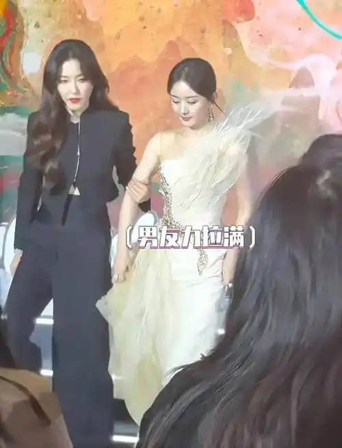 原创赵丽颖和曾黎同框身高差好萌林更新还抢着拉裙摆