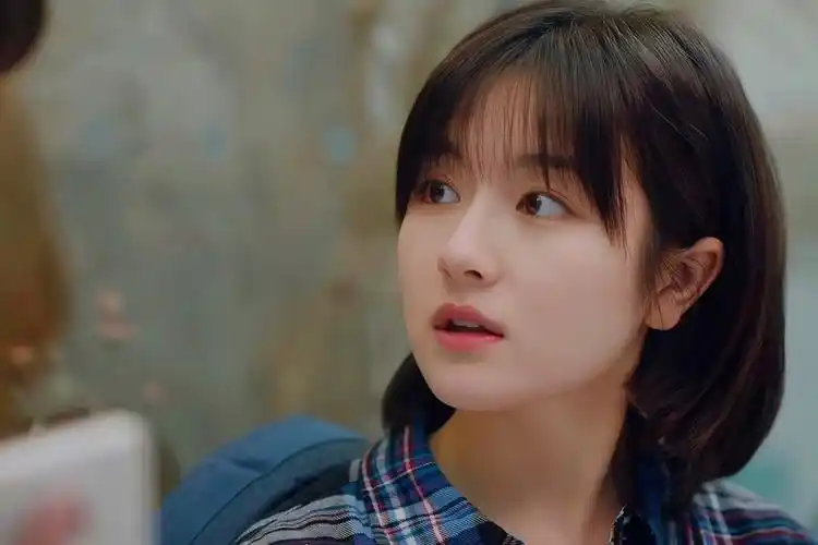 本以为是烂剧,结果开播就被五星刷屏,李兰迪又把国产剧拍成了爆款