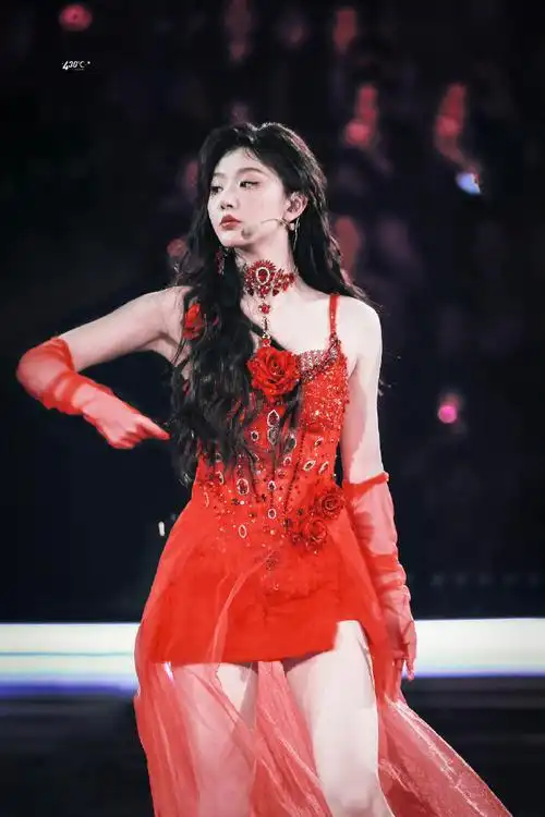 孔雪儿舞台上的红玫瑰