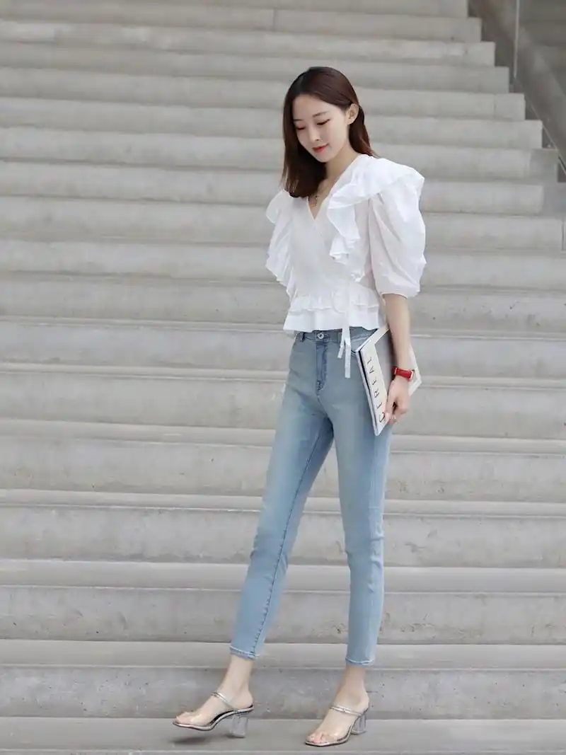 女神博主的夏季穿搭技巧碎花上衣搭配牛仔裤高级洋气显高显瘦