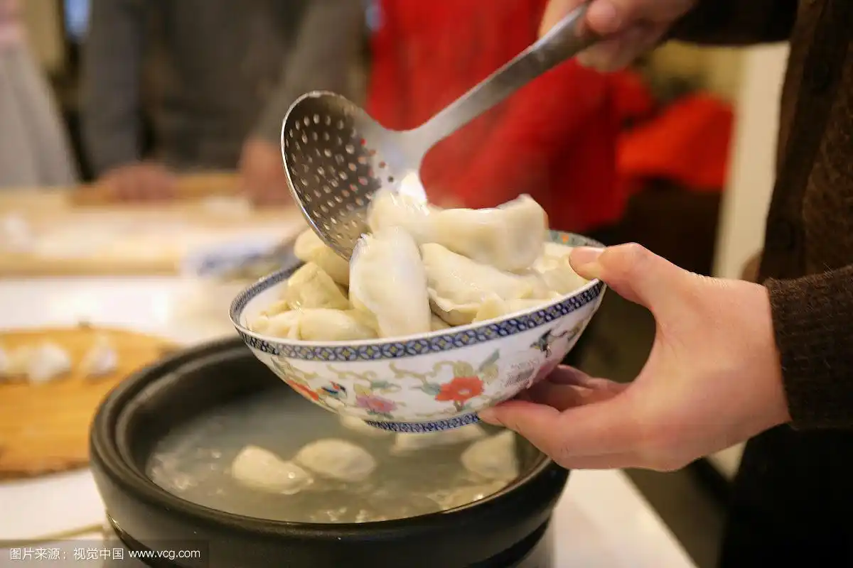 中国家庭包饺子