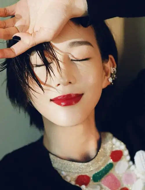 张钧甯新年红妆大片 浪漫摩登slay全场