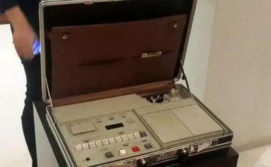 普京绝密核手提箱首曝光一排键盘输密码4个按钮