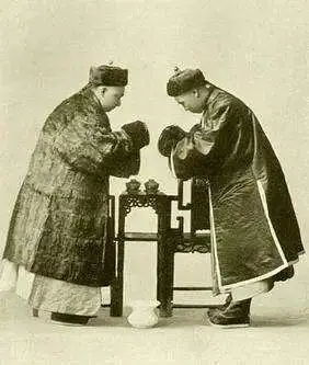 疫情正悄悄改变见面的行礼方式中华传统见面礼仪之作揖礼