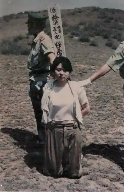 不算什么了…这个19岁的女孩…说实话…那一刻…我真的不想口动扳机