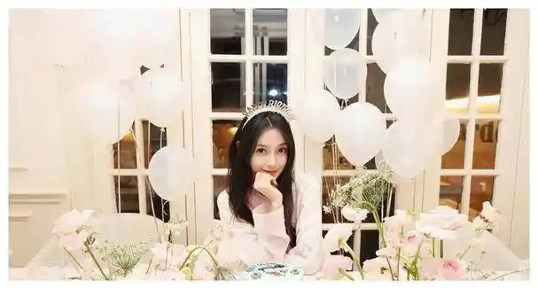 原创angelababy庆生与父母同框庆生疑云揭秘整容真相揭晓