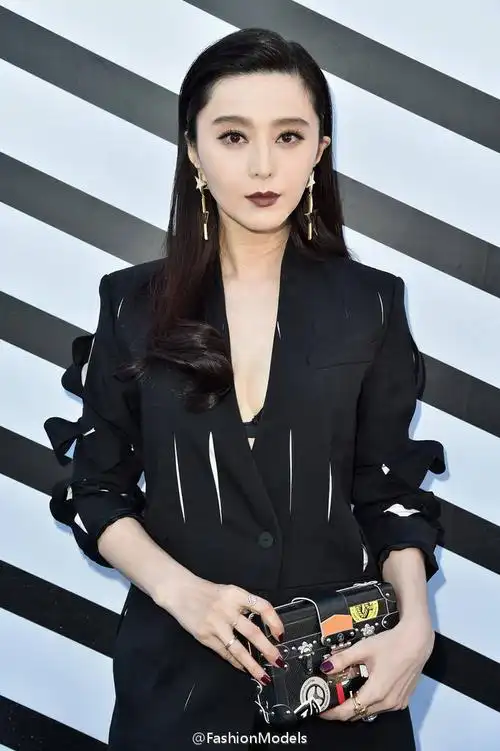 女明星的西装诱惑,最好看的竟是她?