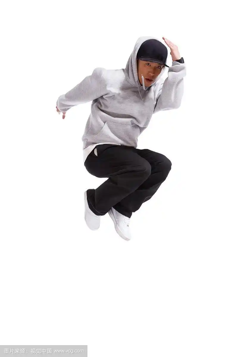 嘻哈风格的年轻人跳街舞