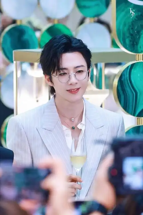 现场棚姐人头众多工作室出妆图刘宇宁lyn工作室工作室出妆视频刘宇宁