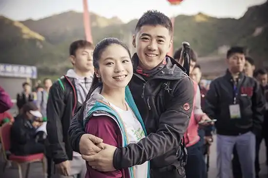 黄英曹帅携手完成徒步挑战新曲25日发布