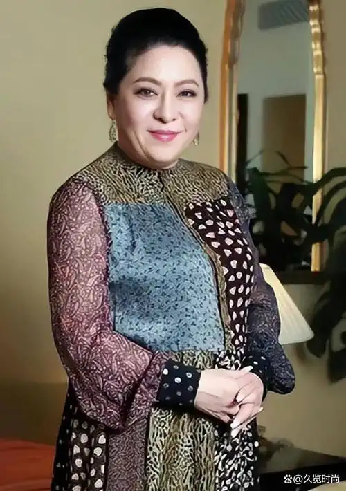 张"富婆脸"的女人,因为她们给人的感觉就非常有福气,就像向太陈岚一样