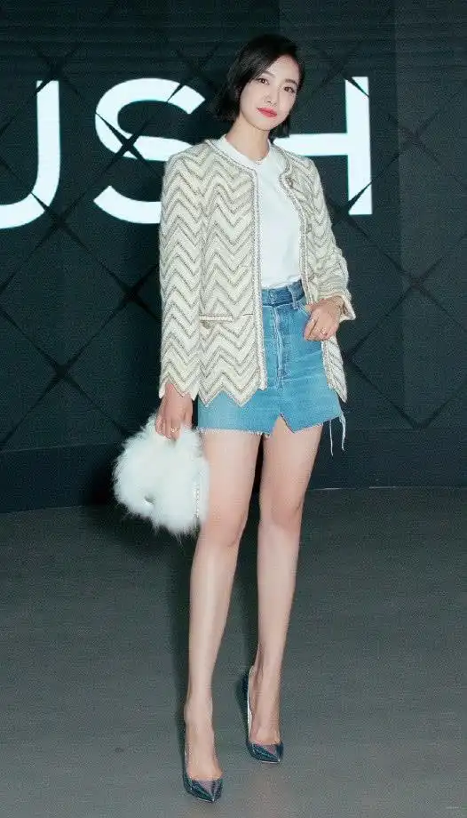 宋茜的高跟鞋有多高,脚不仅垂直还凸起一个大包,脚腕勒得不痛?