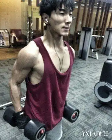 张亮晒健身肌肉照 网友:我要和你生猴子