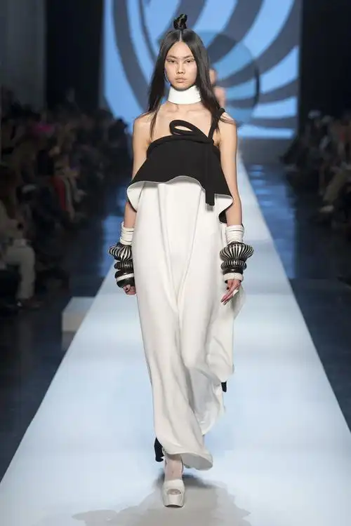 jean paul gaultier 2018春夏高定时装秀-服装巴黎高定时装周-服装
