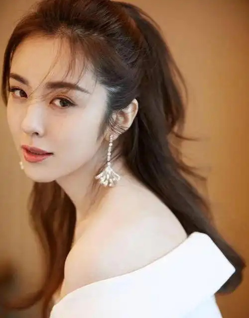 王晓晨有多美学生证件照流出后才明白为啥男生都爱找她玩了