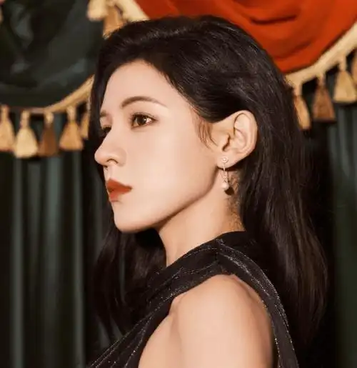 异域美女网红脸,演戏久却始终无代表作_张予曦_人物_什么