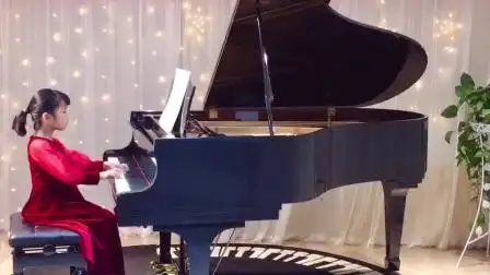 王星雅 七岁 弹奏:(拜厄97条)(小熊和洋娃娃跳舞)