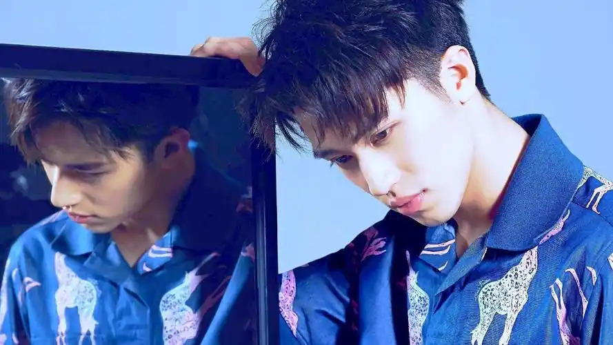 许魏洲明星风尚壁纸3