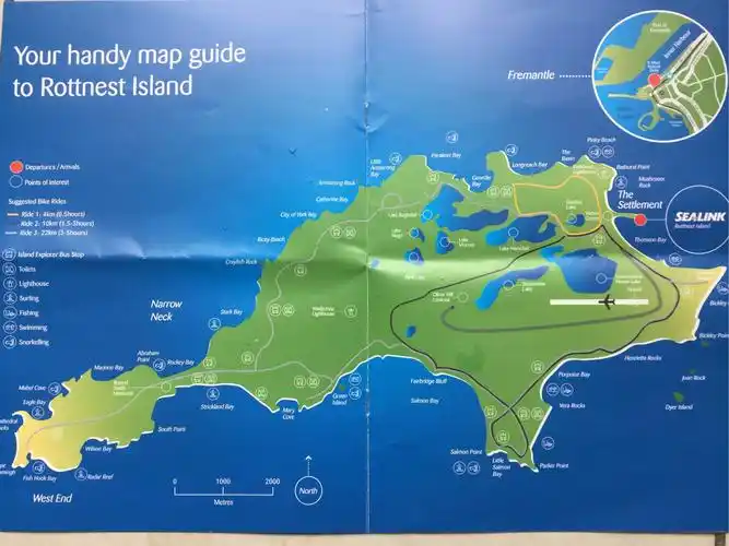 小岛旅游地图,弯弯曲曲的海岸线遍布海湾.