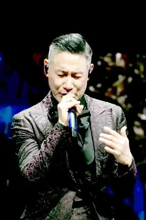 张学友白发歌神的傻与歌迷的心疼