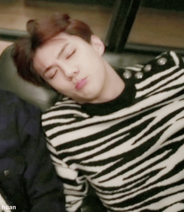 「exo」嘟嘴撒娇可是吴世勋的特权!边伯贤大笑四连的有声图片!