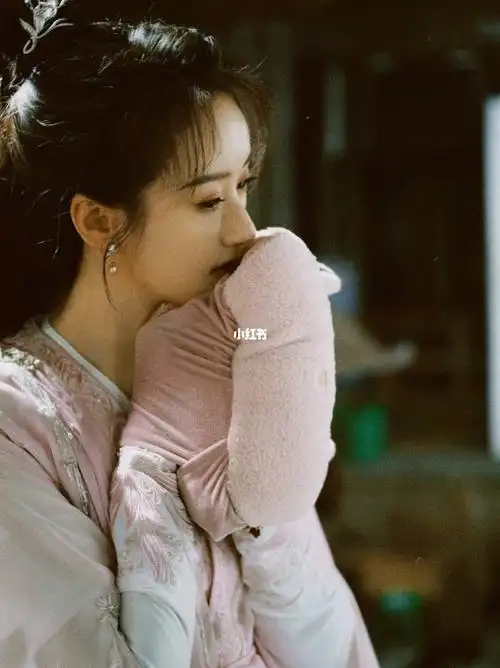 袁冰妍祝卿好  眉目艳皎月,一笑倾城欢!