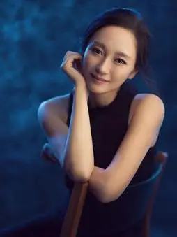 毕业于北京电影学院12级表演硕士班,中国内地女演员
