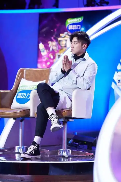 《奇迹时刻》圆满收官 高晓攀化身勇士挑战高危魔术