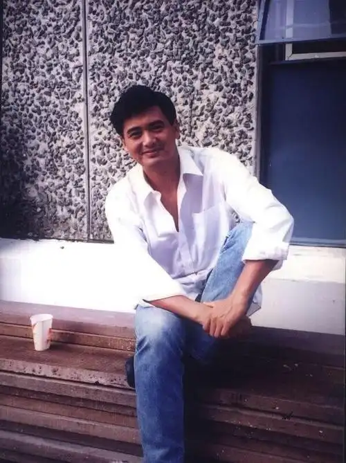 周润发,帅是不分年龄的,看看年轻时候的发哥吧!