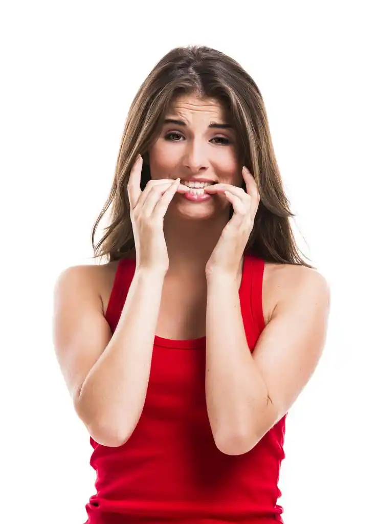 女孩咬指甲,美丽的年轻女子,咬指甲,孤立在白色背景