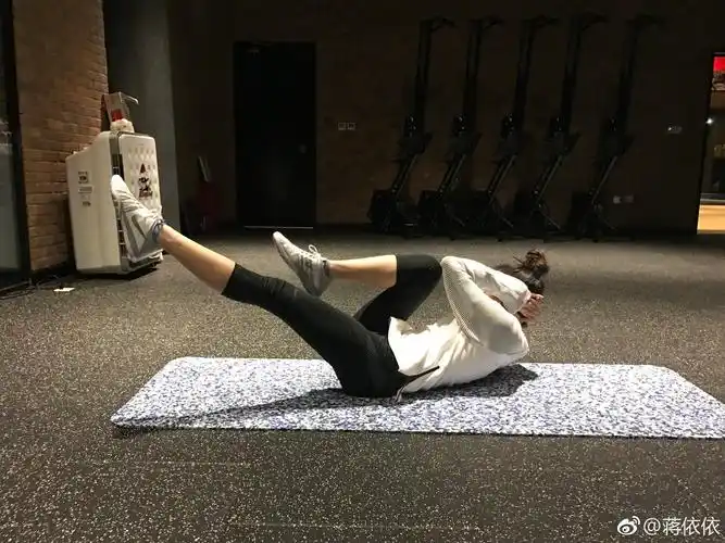 蒋依依天天向上(00后演员蒋依依:平时生活需要坚持健身,不然工作时