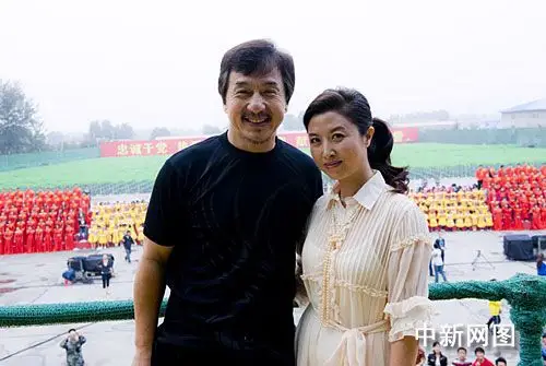 成龙刘媛媛将在国庆联欢晚会演唱《国家》