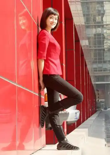 央视主播董丽萍近照曝光她是高颜值学霸如今41岁了依然单身