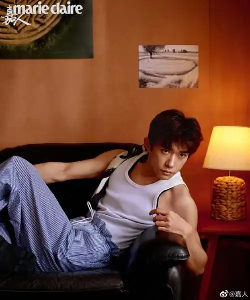 易烊千玺背心叠穿##易烊千玺臂肌