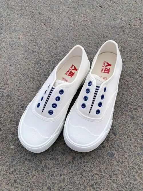 一点点增高 穿起来软软的#人本帆布鞋  #小步鞋  #白布鞋#最百搭的鞋