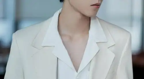 王俊凯的锁骨粉们快来集合了男孩请停止散发你的魅力