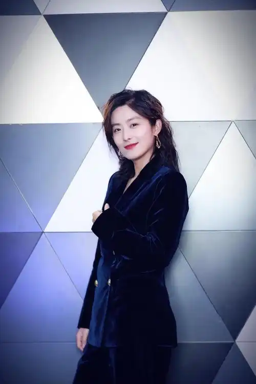 早年经历徐百慧写真照出生于吉林省长春市,小学在长春