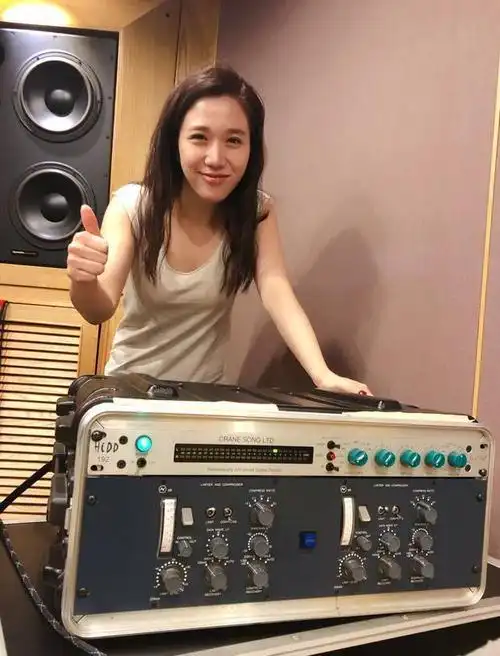 其实他早已结婚,女儿有点像小甜馨_腾讯新闻