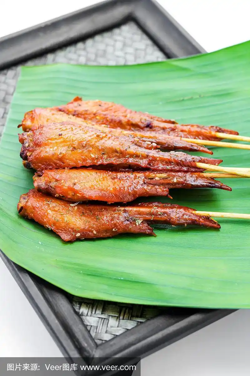 新鲜做的沙茶鸡翅串