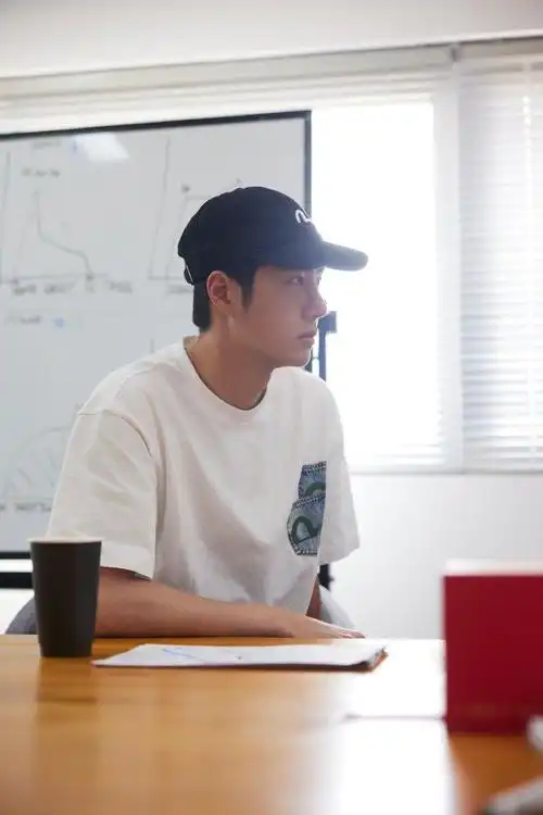 做任何事情王一博都把全部的心力放在里面