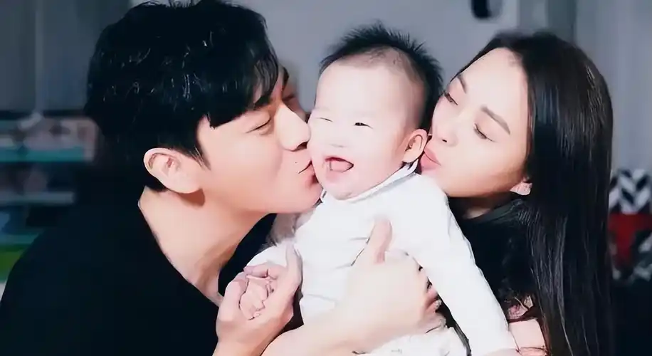 伊能静在日本忙工作,晒女儿临别前赠送的项链,和秦昊感情稳定_儿子