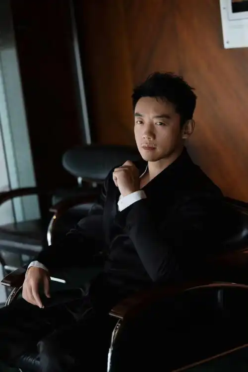 郑恺超话#郑恺0417生日快乐#  他是《繁花》中财大气粗的魏总,是