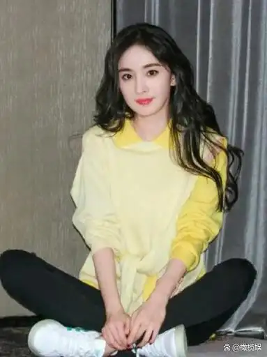 杨幂初中没人追?看了她的初三照片,网友:谁敢追她啊!