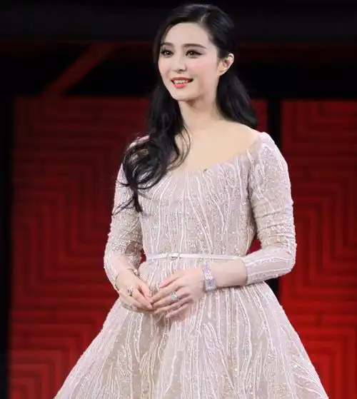 范冰冰体重80多斤小蛮腰大长腿撕下微胖女神的标签