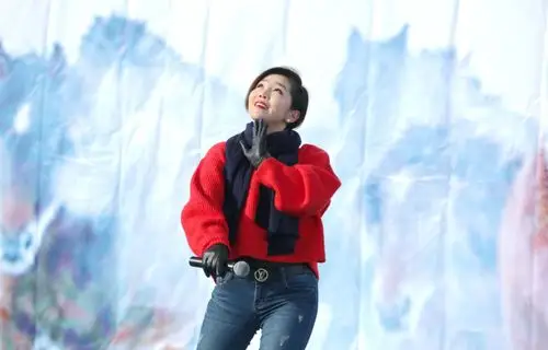 苏勒亚其其格演出集锦(2018锡林浩特冰雪那达慕)